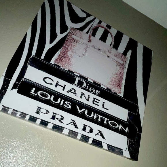 Canvas - Picture 1 of 1